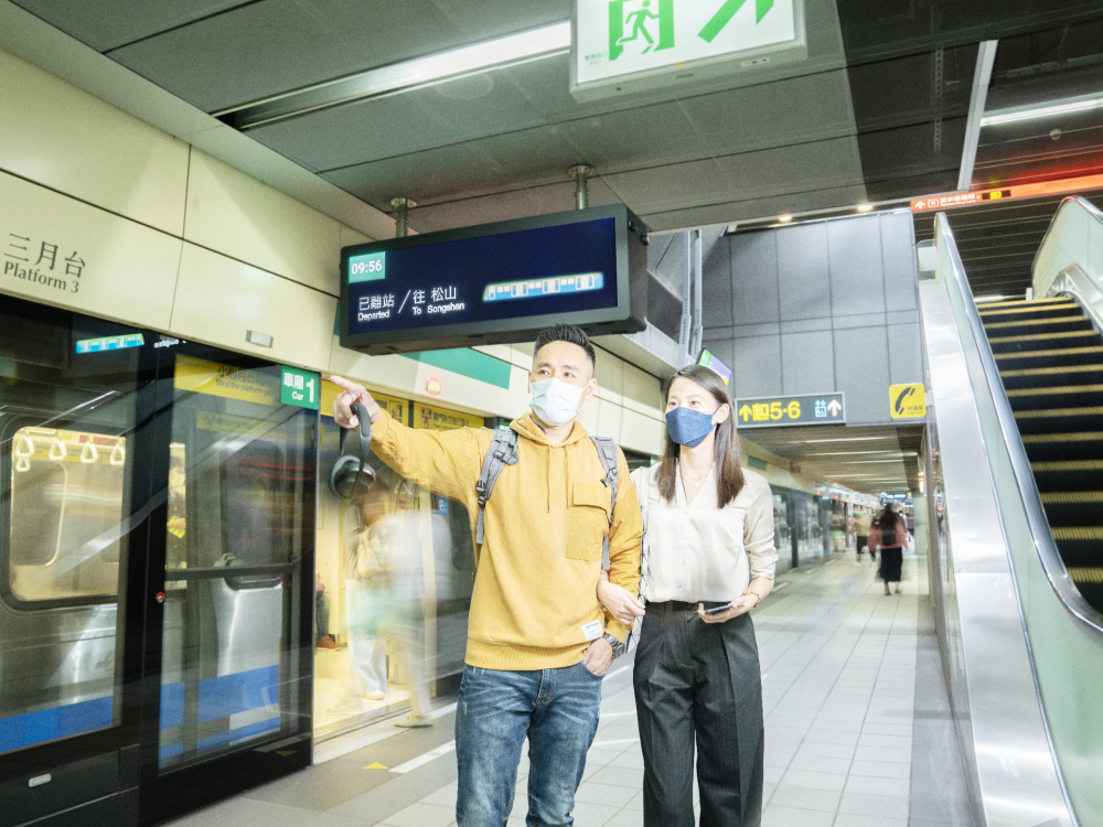 z6尊龙(中国有限公司)-官方网站旗下達擎之客製化TARTAN顯示器，於台北捷運中山站亮相。以獨特長條型比例與高畫質特色，為台北捷運站帶來嶄新的都會車站風貌