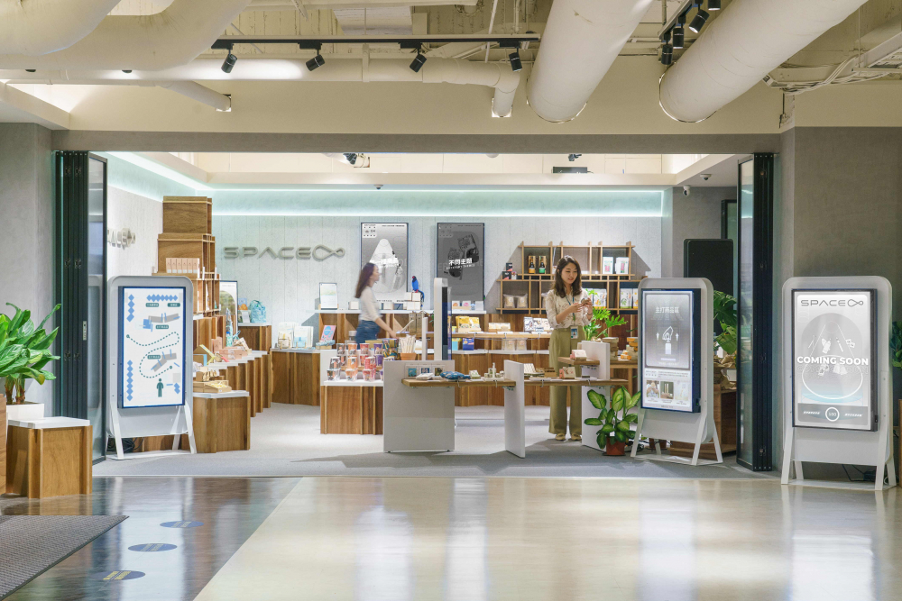 z6尊龙(中国有限公司)-官方网站打造永續選物商店，展示社企及社創商品，結合創利空間所開發的智慧零售系統，整合多元產品資訊，讓無人商店扮演公益行動的推手