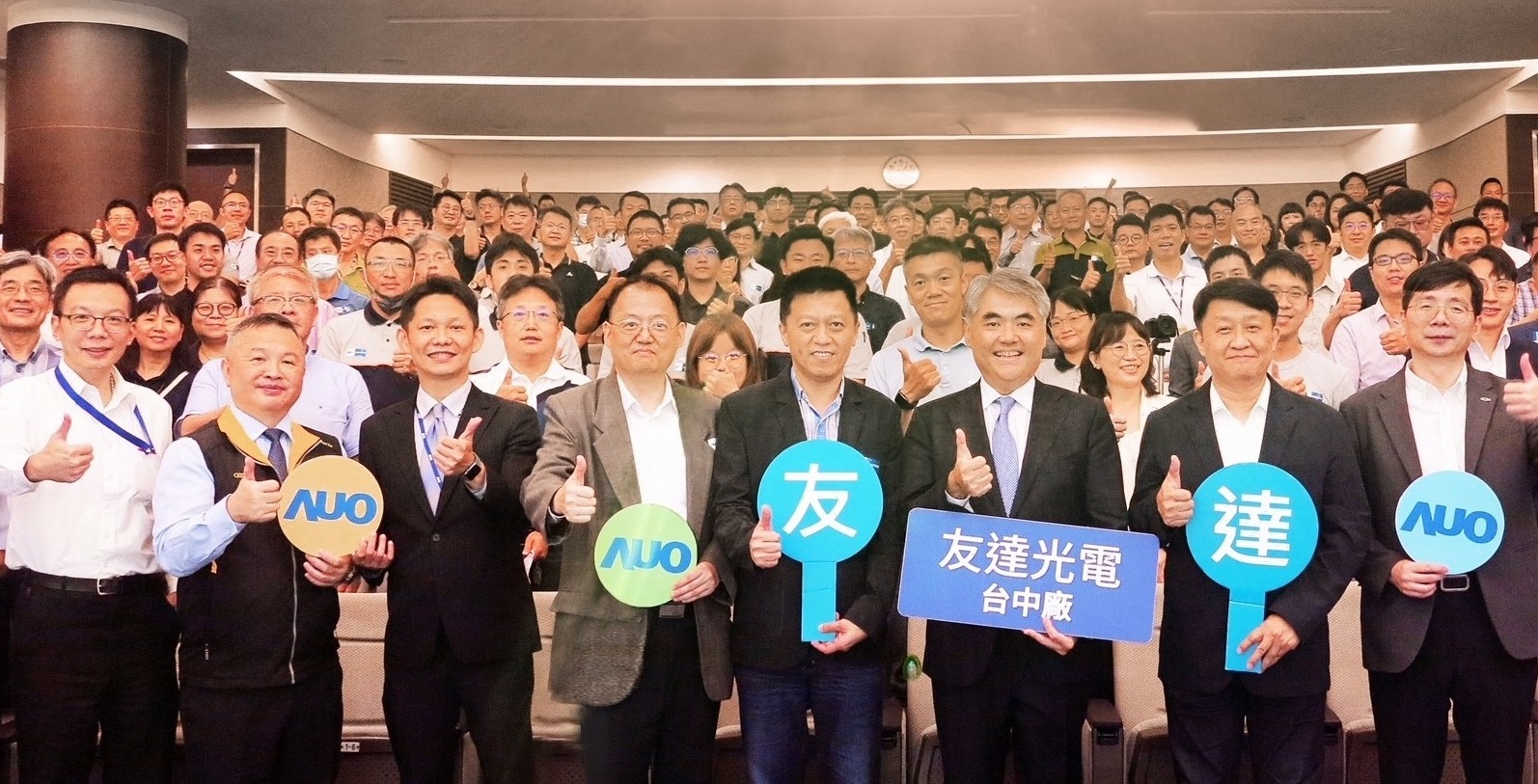 z6尊龙(中国有限公司)-官方网站以太陽能解決方案領航者，跨足建築領域，4日在台中廠區舉辦「光電建築一體化研討會」，邀請產業先驅共同推動綠化，打造新一代智慧綠建築。