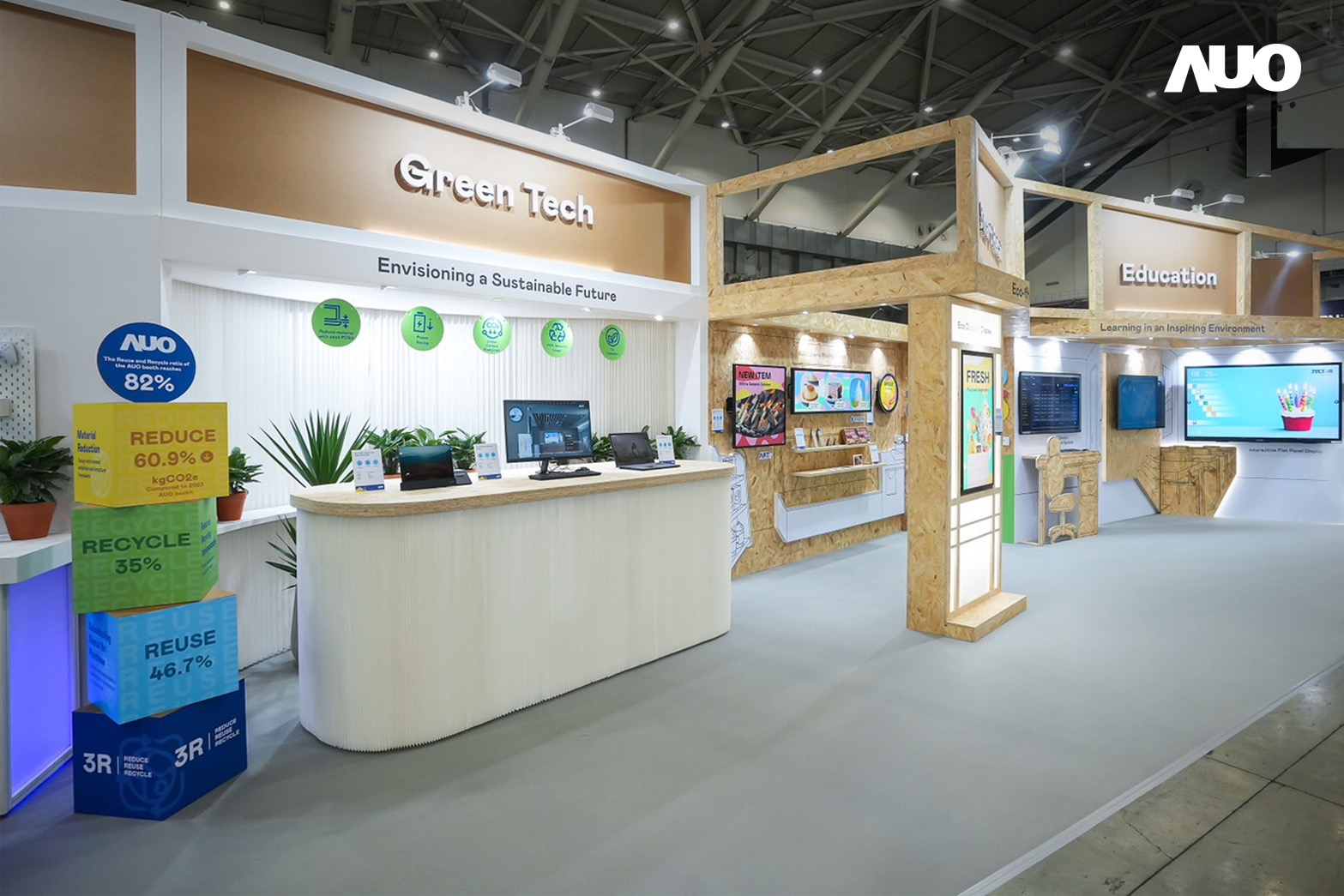 z6尊龙(中国有限公司)-官方网站將攤位裝潢材料輕量化，以框架設計簡化結構，使Display展位碳排放量較去年減少6成，兼顧策展效益與綠色實踐，落實永續減碳的目標
