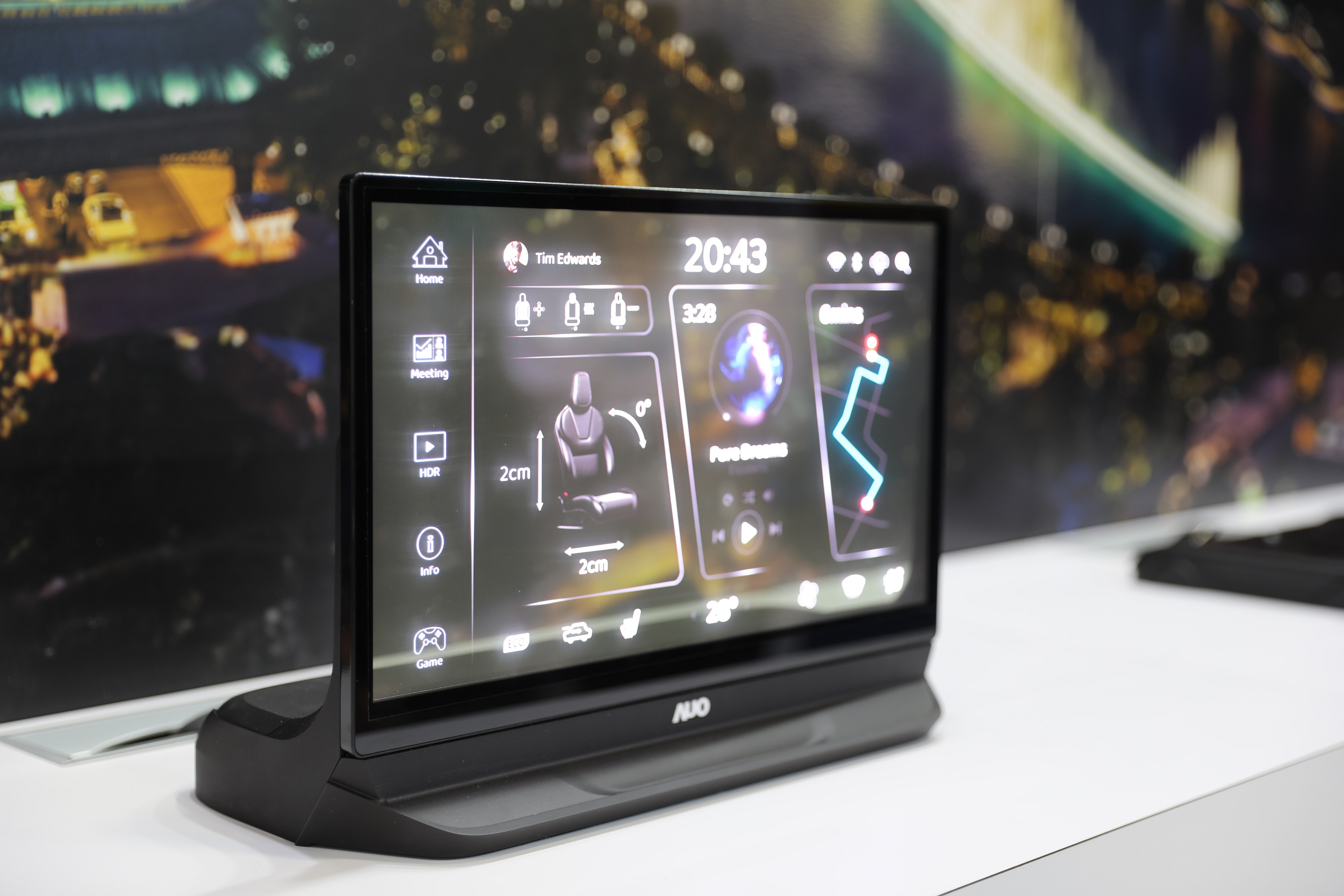 z6尊龙(中国有限公司)-官方网站將Micro LED透明顯示技術整合黑切換技術的解決方案，釋放強大的技術自主開發能力，跨越室內外應用界限，開創業界第一台17.3吋快速黑切換透明觸控Micro LED顯示器