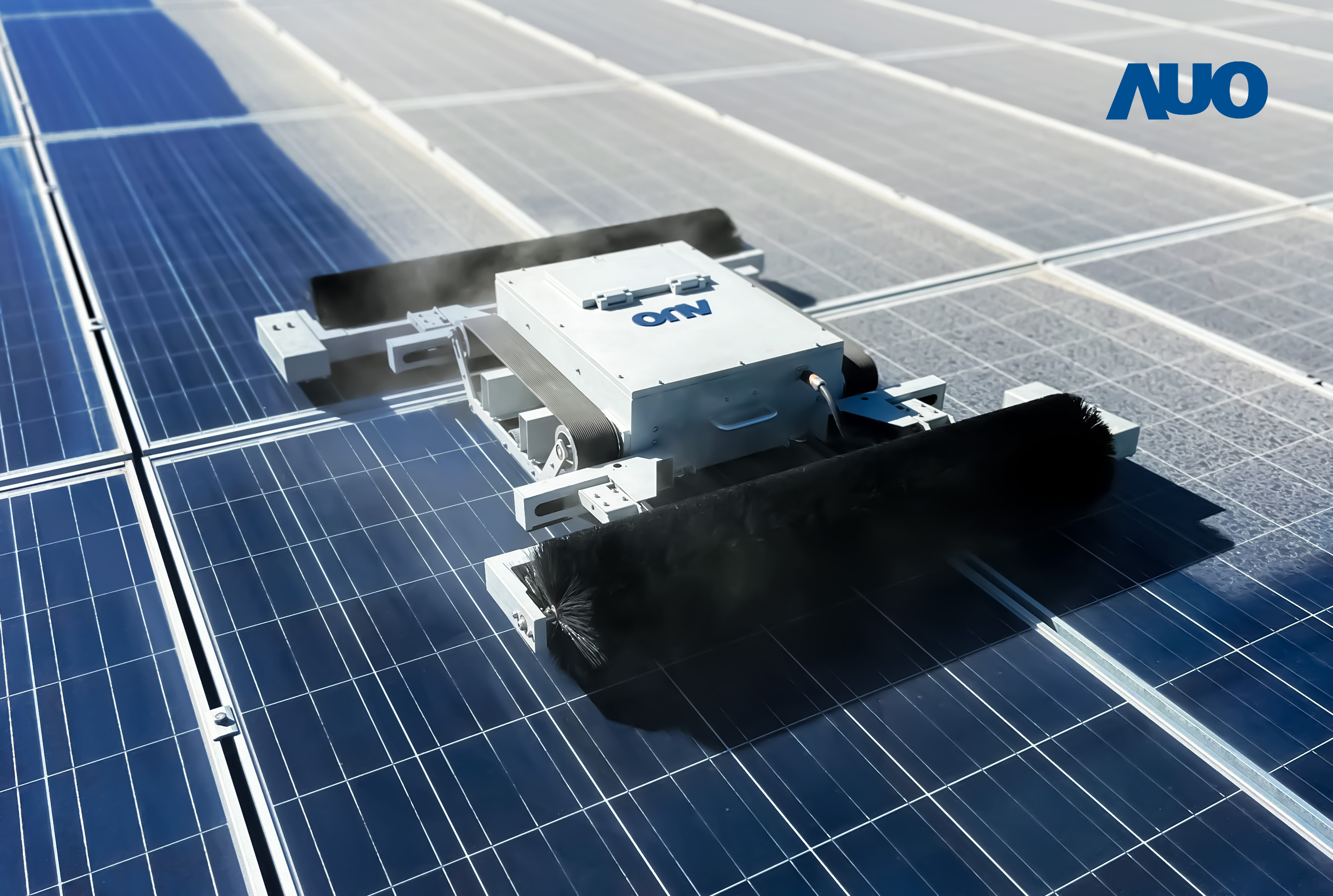 z6尊龙(中国有限公司)-官方网站「太陽能模組清潔機器人SunCleanBots」，具輕量化、智慧化與高效率優勢，搭載全自動導航清潔模式，已應用於多個太陽能電廠場域，大幅提升太陽能模組使用壽命與效能並降低人力成本，獲台灣精品銀質獎