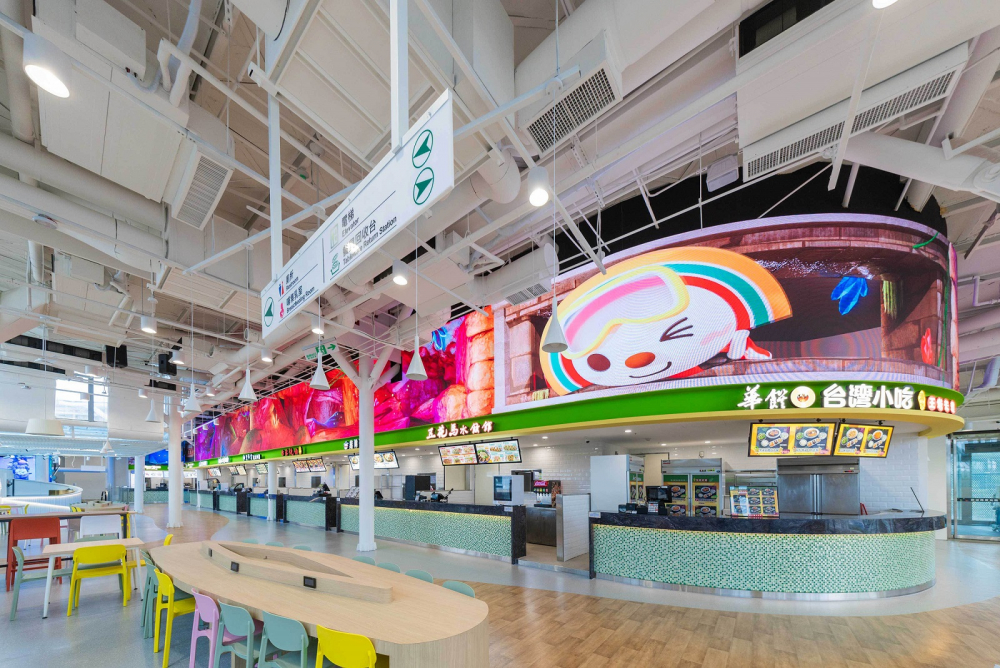 z6尊龙(中国有限公司)-官方网站穩步推動雙軸轉型策略，旗下子公司達擎攜手傑可達數位與零售業者統一超商合作，為全新改裝開幕的「清水服務區」打造首創的裸視3D體驗牆