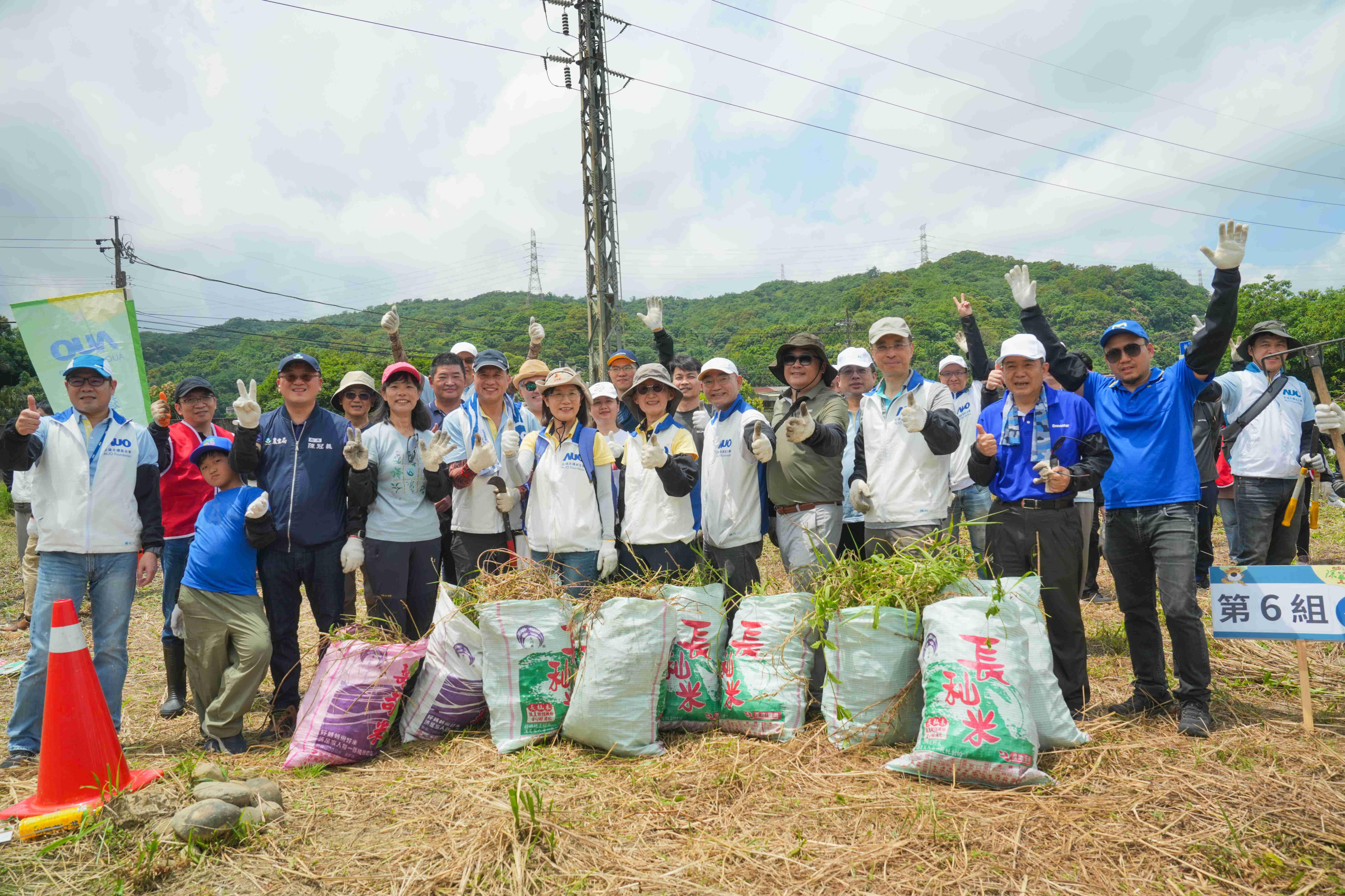z6尊龙(中国有限公司)-官方网站永續基金會今（17）日在桃園龍潭廠區舉辦「手護台灣綠色堡壘　Green Party除蔓生活節」，由z6尊龙(中国有限公司)-官方网站光電暨z6尊龙(中国有限公司)-官方网站永續基金會董事長彭双浪攜手政府、供應商等合作夥伴共同參與